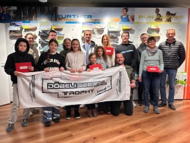 Dobeli_Seetal_Trophy_2024_Preisubergabe_GewinnerInnen_INTERSPORT-Dobeli_Seon_Region_Lenzburg_Seetal_Running_Fitness_Outdoor_Wandern_Ski_Snowboard_3_1737377934.jpg